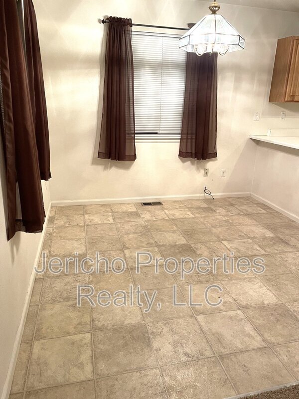 Photo - 5217 Dudley St