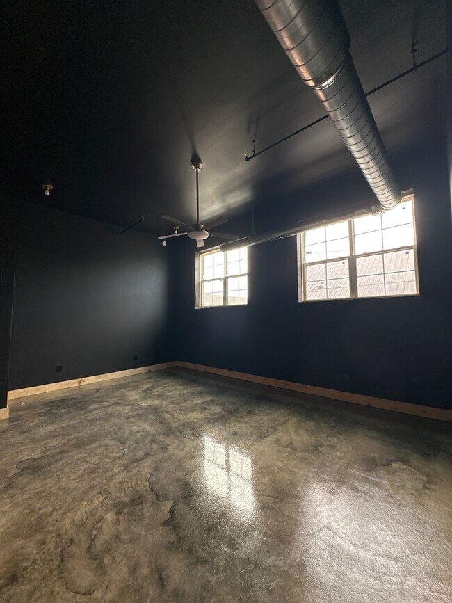 Photo - 21 W Broadway Unit Apt 205