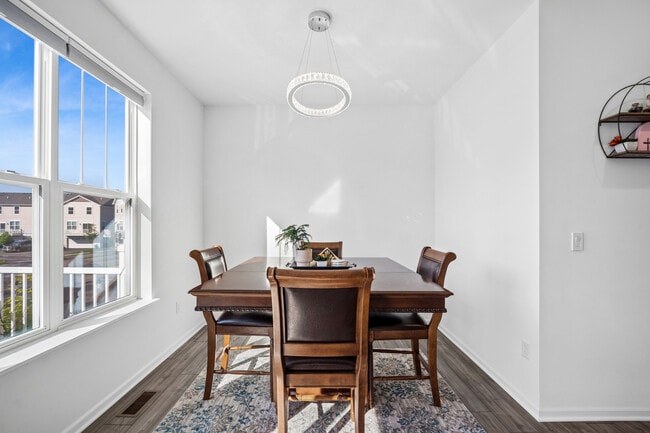 Photo - 1034 Atterberg Rd