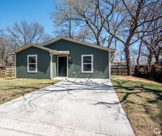 Building Photo - 808 Poplar St Rental