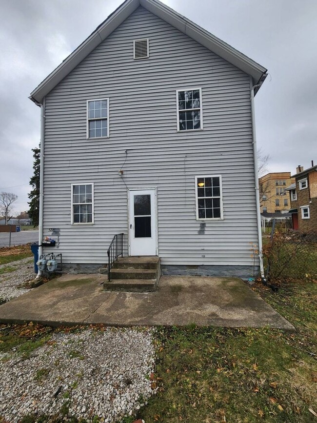 Photo - 521 W 14th St Unidad Up