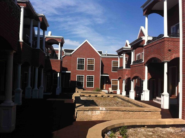 Courtyard - Behrends Courts