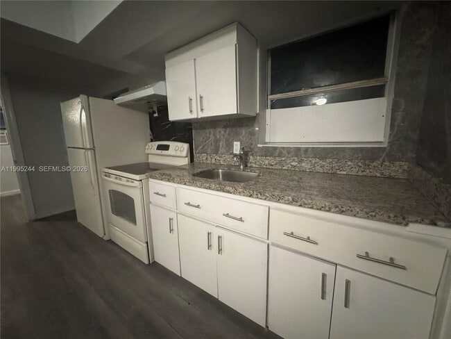 Building Photo - 7802 NW 8th Ave Unit 5