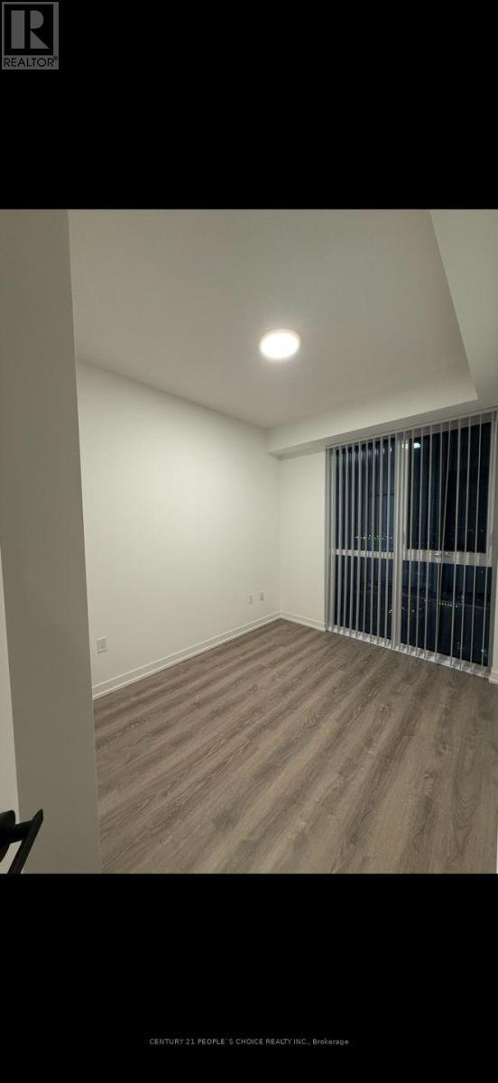 Photo - 8 Interchange Wy Unité 3912