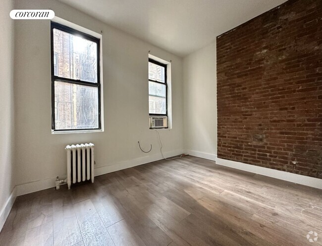 Building Photo - 426 E 66th St Rental