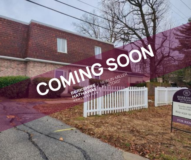 Building Photo - 3 Bedroom Townhome