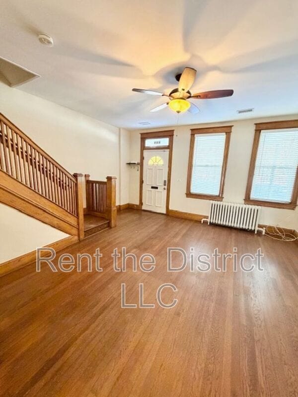 Photo - 814 Longfellow St NW