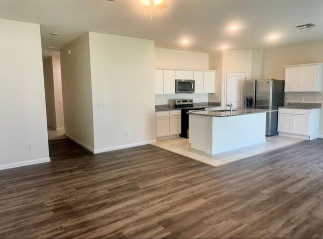 Photo - 4 Bedroom 3 Bath Deland SFH in Lincoln Oaks with Granite Countertops and Stainless Appliances!