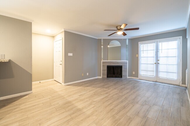 Building Photo - 14600 Fonmeadow Dr Unit 100