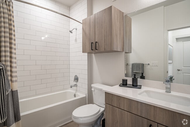 2BR, 2BA - 1,044SF - Creekside Park The Grove