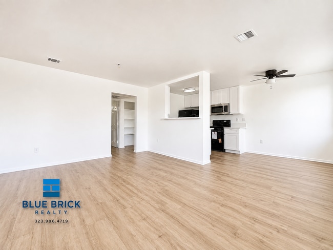Building Photo - 7308 Canby Ave Unit 5