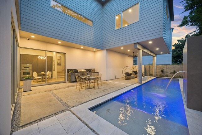 Photo - 2129 Quenby St