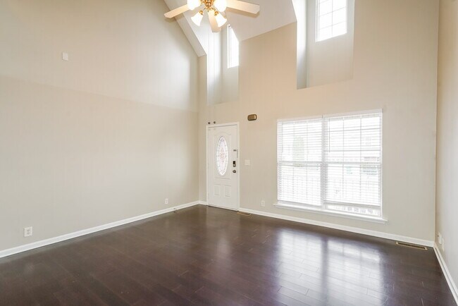 Photo - 109 Tulip Grove Point