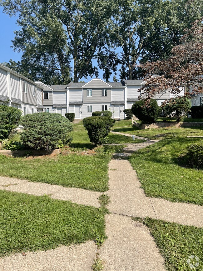 Building Photo - North Shore Townhomes