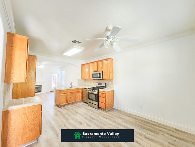 Photo - 1901 Yarnell Way