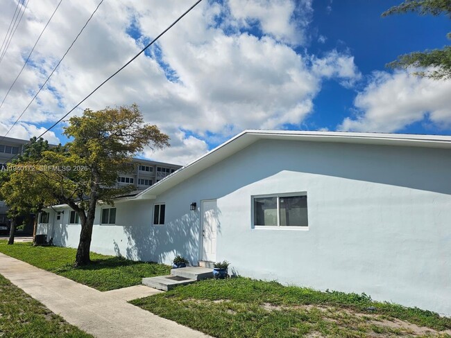 Photo - 329 SE 2nd St Unit 1-2