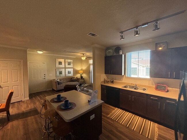 Building Photo - 1811 Medical Pkwy Unit a2