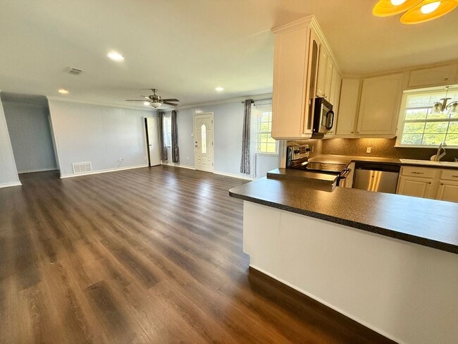 Photo - Spacious, Updated 3-bed/2-bath!