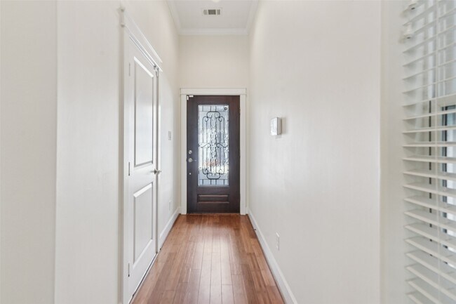 Photo - 902 W 20th St