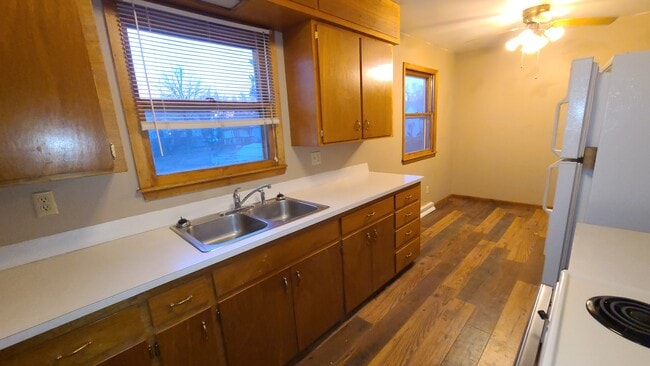 Photo - 145 8th Ave E