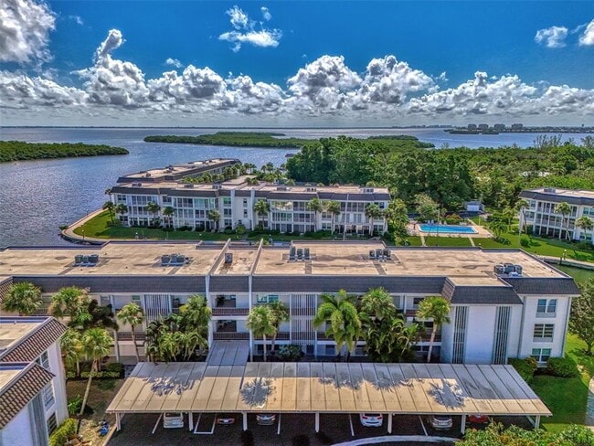 Building Photo - 4410 Exeter Dr Unit 204