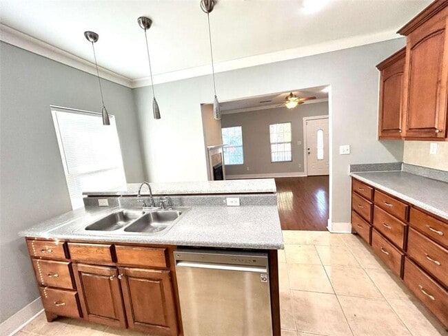 Photo - 1020 Hill St SE