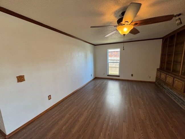 Photo - 3 bed , 2 full bath, 2 story , Newly updat...