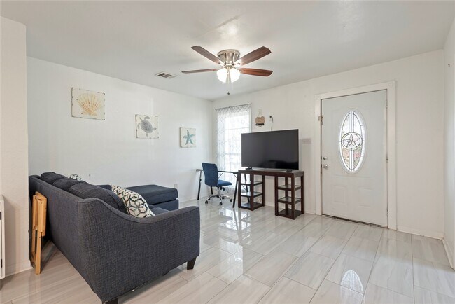 Photo - 1310 Harris Way