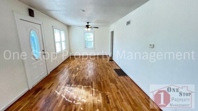 Photo - Charming 2 Bedroom, 1 Bathroom home in Ind...
