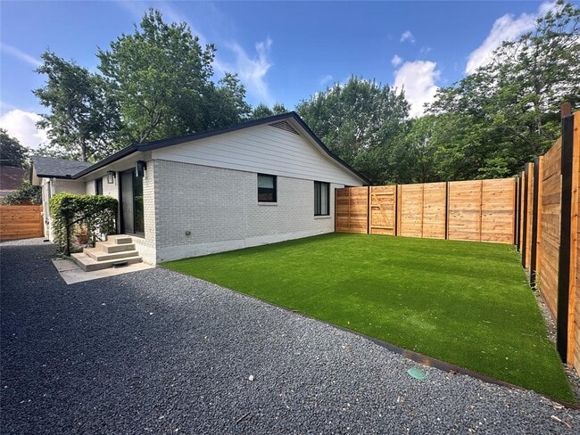 Photo - 4711 Fairview Dr