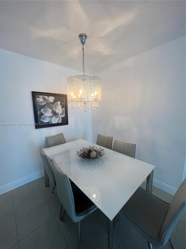 Photo - 5151 Collins Ave Unidad 725