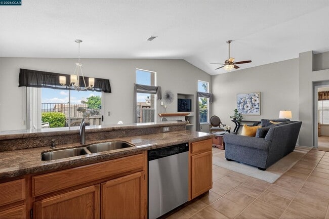 Photo - 549 Burdick Dr