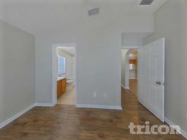 Photo - 11749 Lynmoor Dr