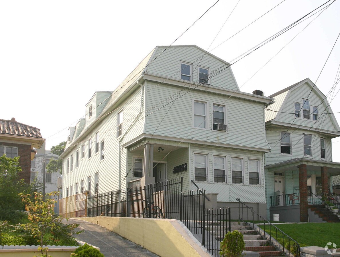 Photo - 142 State St