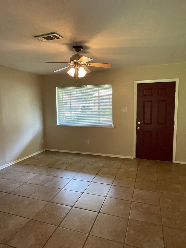 Photo - 317 Hickory St