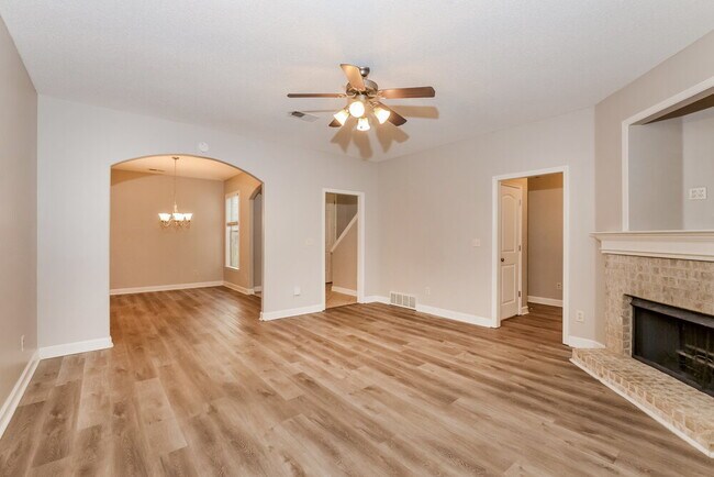 Photo - 1140 Casentino St