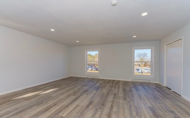 Photo - 128 Rockefeller Rd