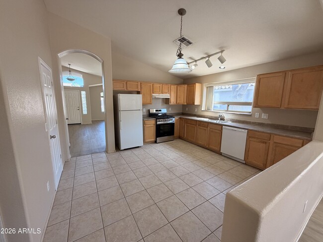 Photo - 15991 W Moreland St