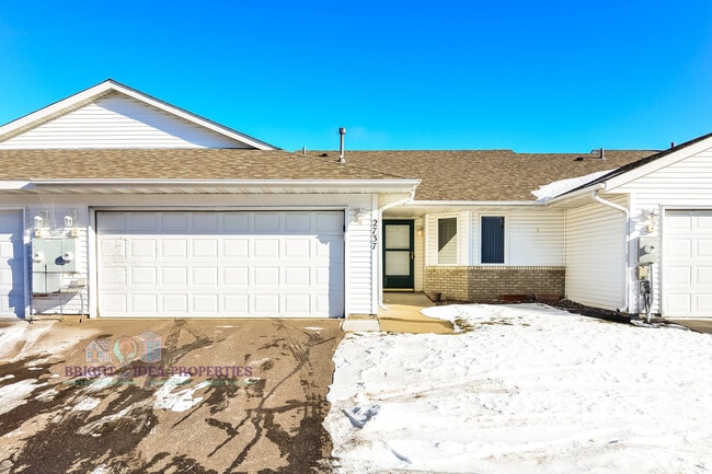 Building Photo - 2737 Douglas Dr N