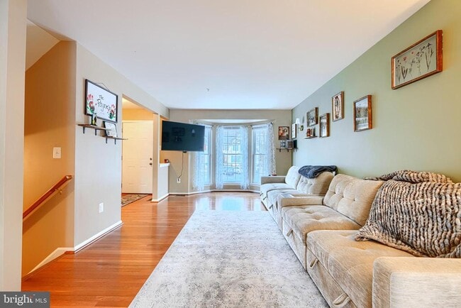 Photo - 215 Gracecroft Ct