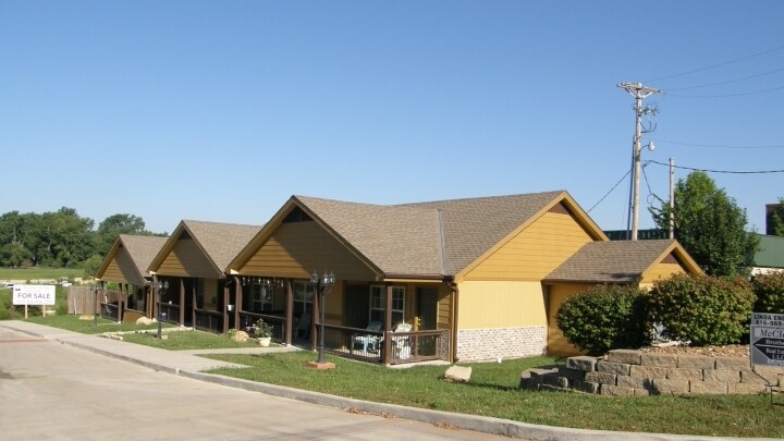 Primary Photo - 9516 S Lake Lotawana Rd Apartments