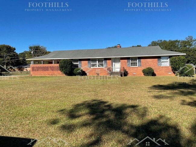 Building Photo - 3-Bedroom Brick Home in Top School Distric...