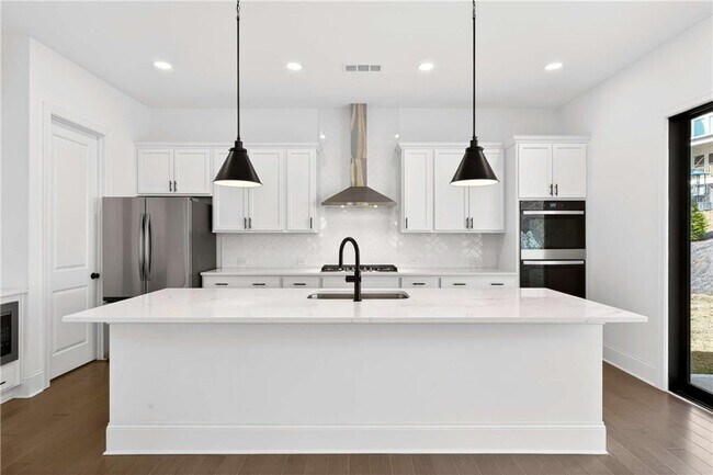 Photo - 395 Tillman Pass