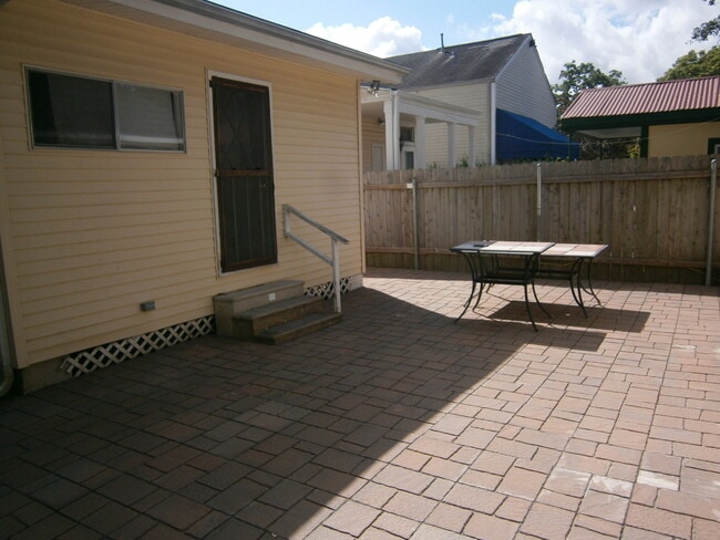 Photo - 220 Amelia St