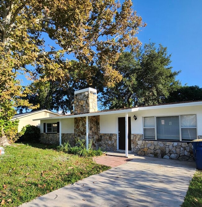 Building Photo - 1465 Jeffords St Rental