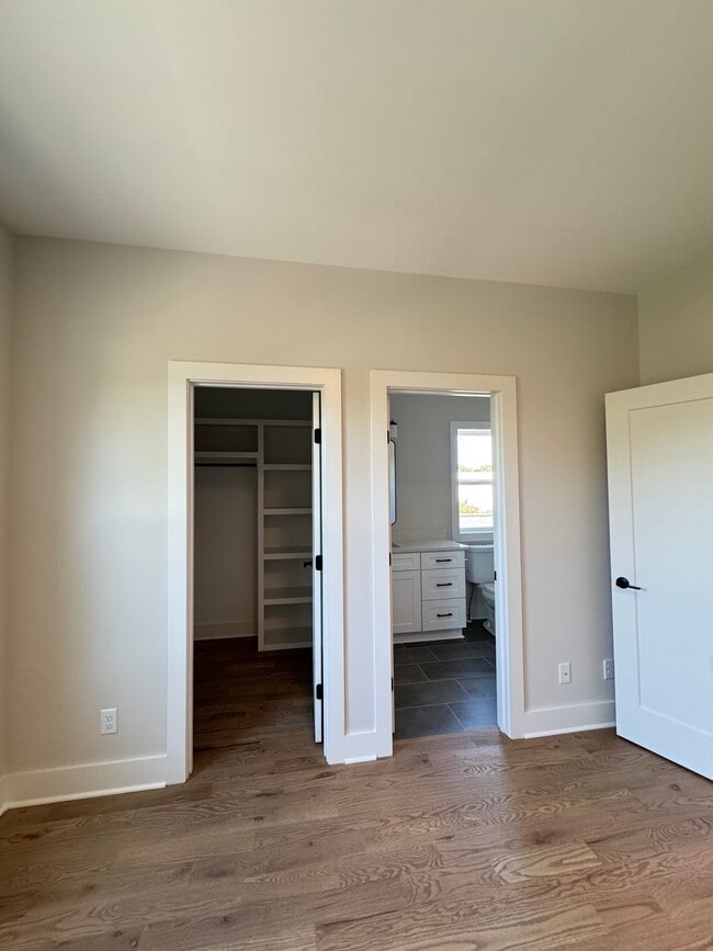 Photo - 6124 Robertson Ave