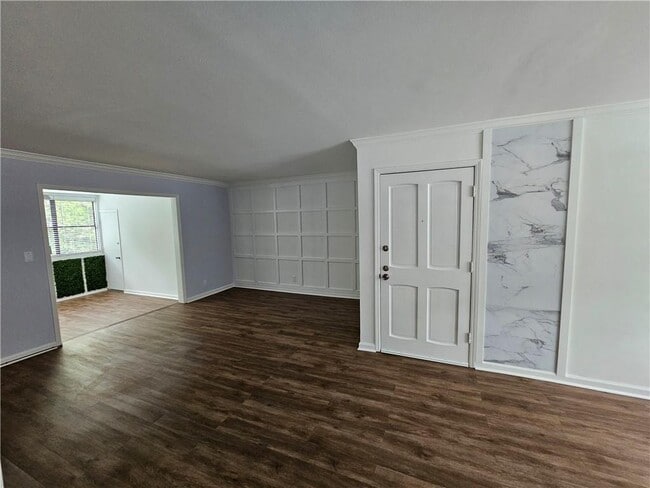 Photo - 173 Amherst Pl NW