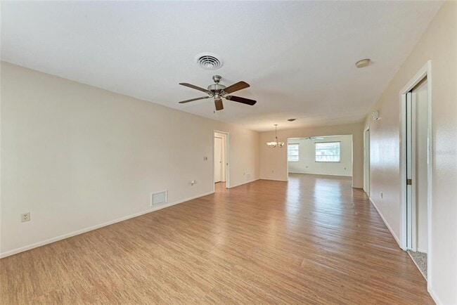 Photo - 742 Devon Rd