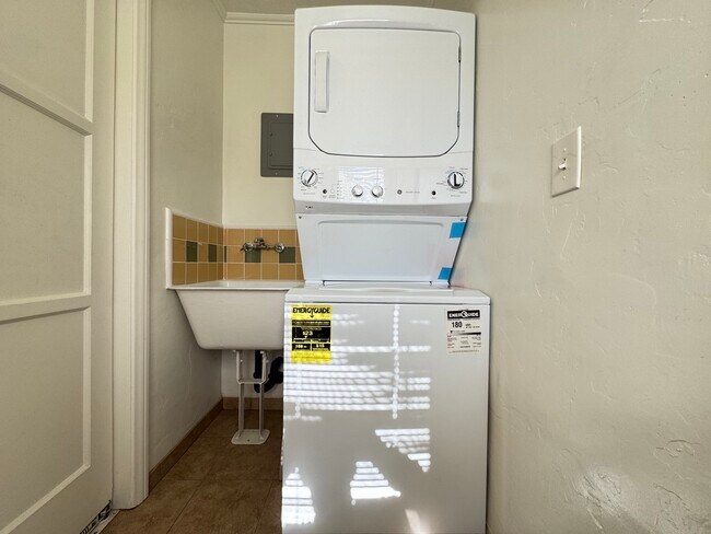 Photo - 318 N Bushnell Ave Unit 318