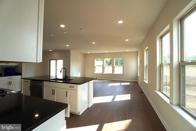 Photo - 612 America Dr